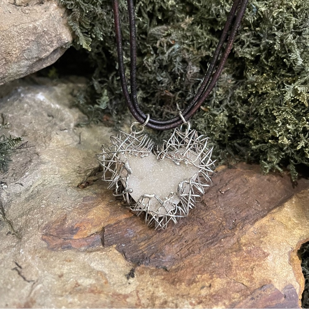 🟢Sterling heart with chalcedony druzy